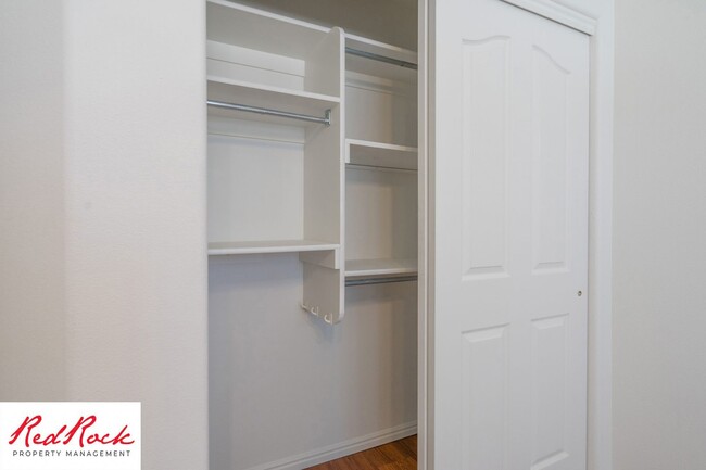 Building Photo - Remodeled 3 Bedroom Townhome with Great Vi...