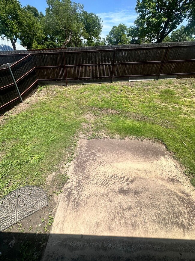 Building Photo - 3/2/2 in a quiet neighborhood located right in the heart of Weatherford.