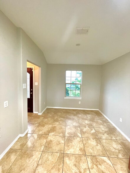 Building Photo - 604 Poncho Ln