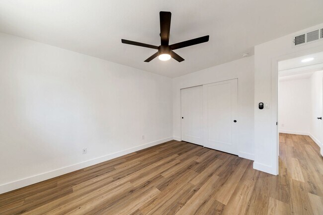 Building Photo - Remodeled 3 Bed 2 Bath 2 Car Garage Unfurnished 12 month lease with bonus room and AC in 2 car ga...