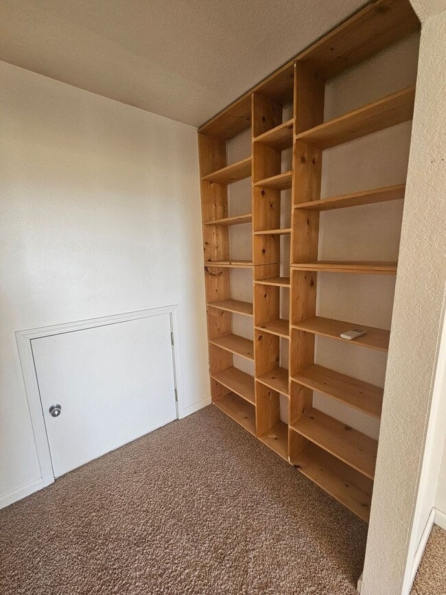 Building Photo - 19055 Ravenhill Rd