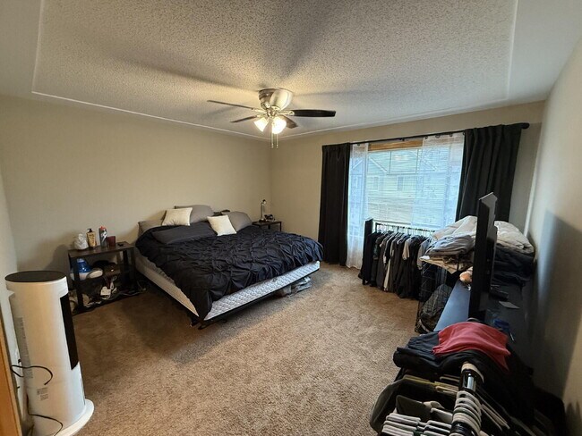 Building Photo - Roomy four-bed three-bath + loft townhome ...
