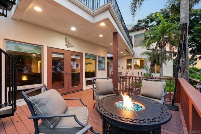 Building Photo - 701 N Granados Ave