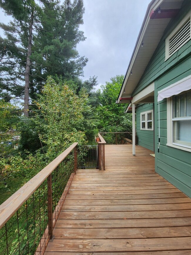 Building Photo - West Asheville Bungalow