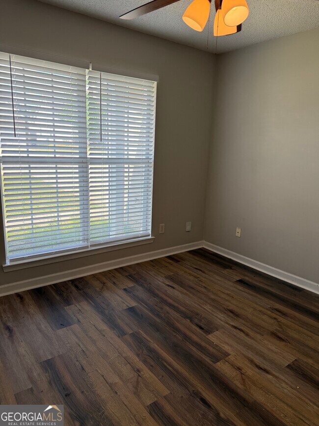 Building Photo - 3020 Meadow Glen Pass