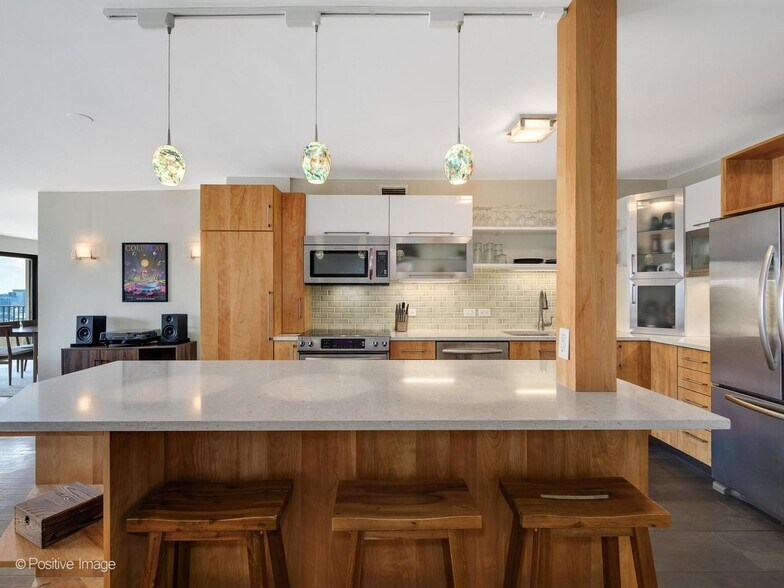 Building Photo - 2020 N Lincoln Park W