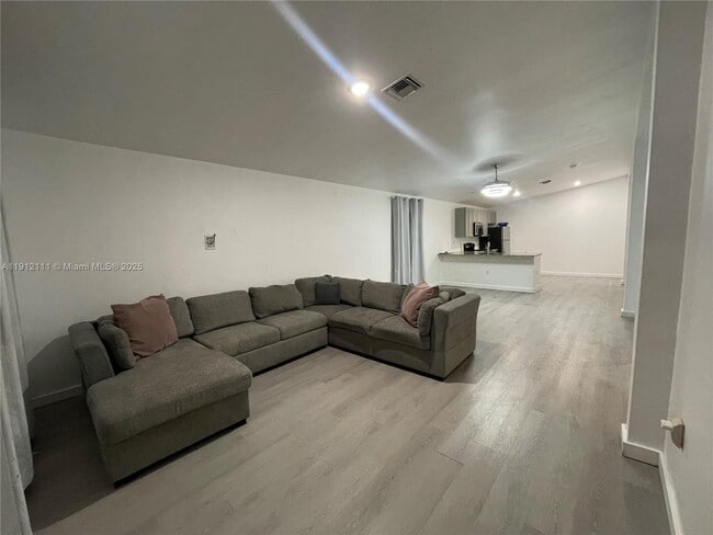 Primary Photo - 2561 NW 4th St