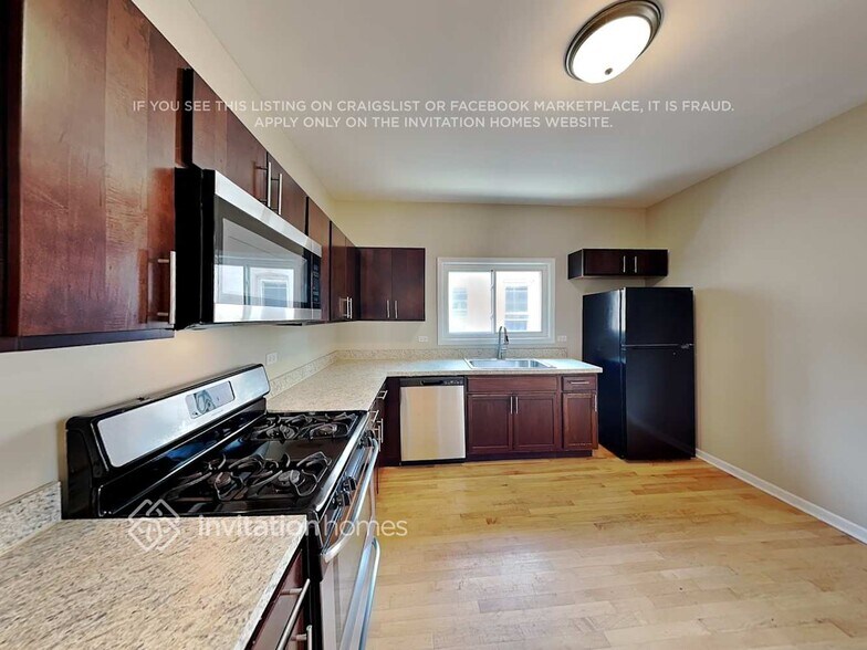 Building Photo - 2428 Ridgeland Ave