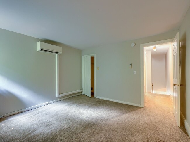 Building Photo - Spacious 3 Bedroom Single Family Home in the Capital District