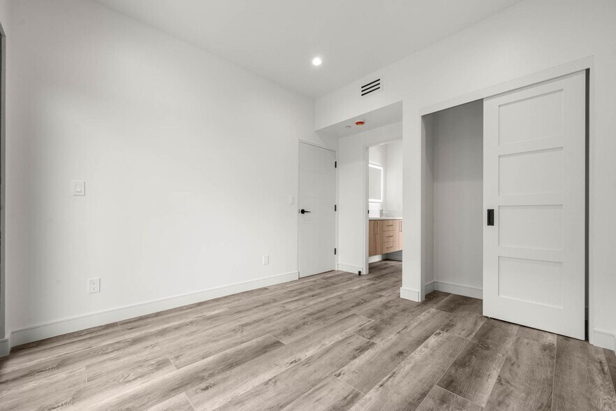 Building Photo - 1920 S Sherbourne Dr