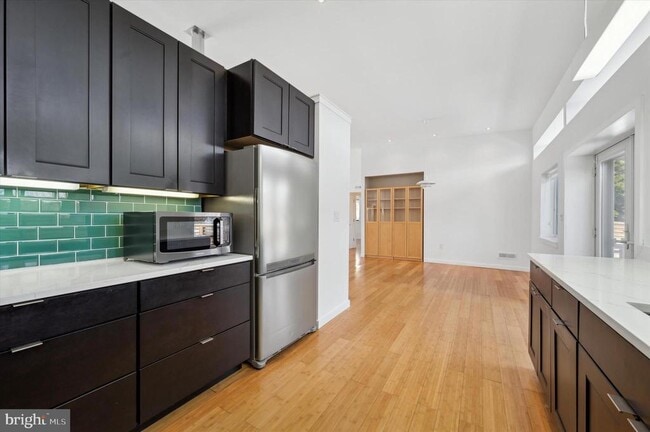 Building Photo - 29 Rolling Rd