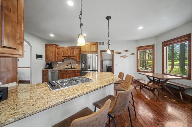 Building Photo - 18145 Bakers Farm Rd