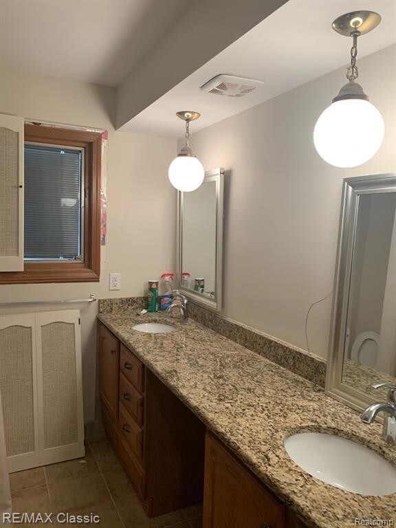 Building Photo - 43056 Devon Ln