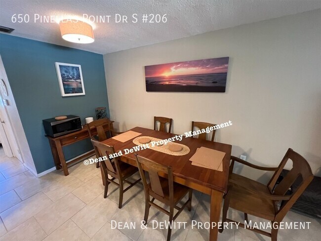 Building Photo - 650 Pinellas Point Dr S