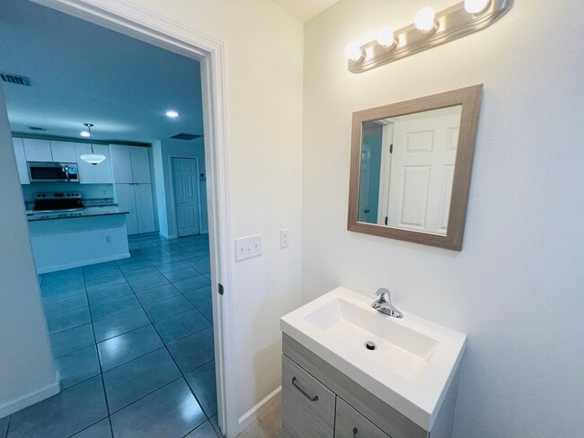 Building Photo - GORGEOUS 4 Bedroom/ 2 Bathroom in Palm Bay!!