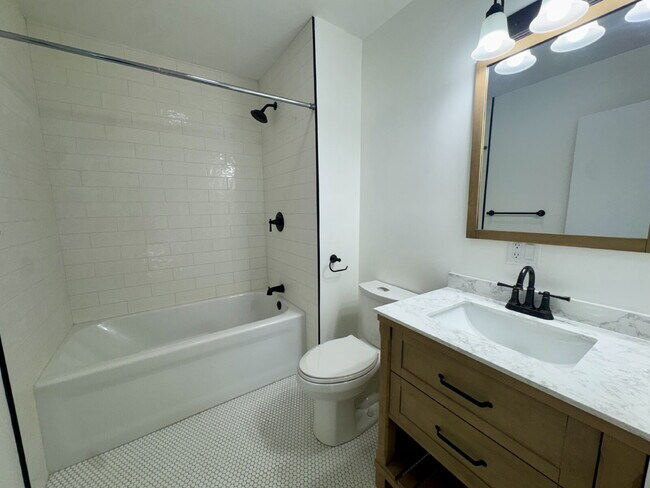 Building Photo - Ottawa Southside – 3 Bed / 2 Bath Duplex