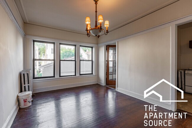 Building Photo - 2424 N Sawyer Ave