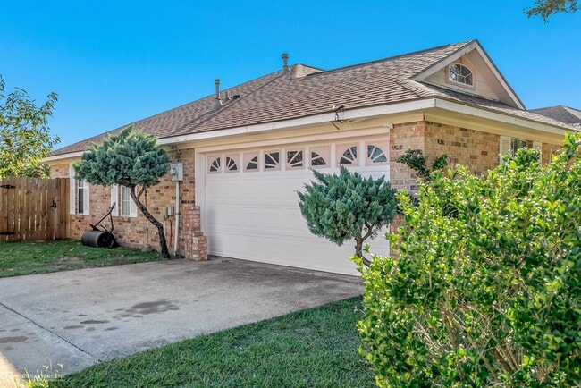 Building Photo - South Bossier 3BD/2BA - OASIS - live on Va...