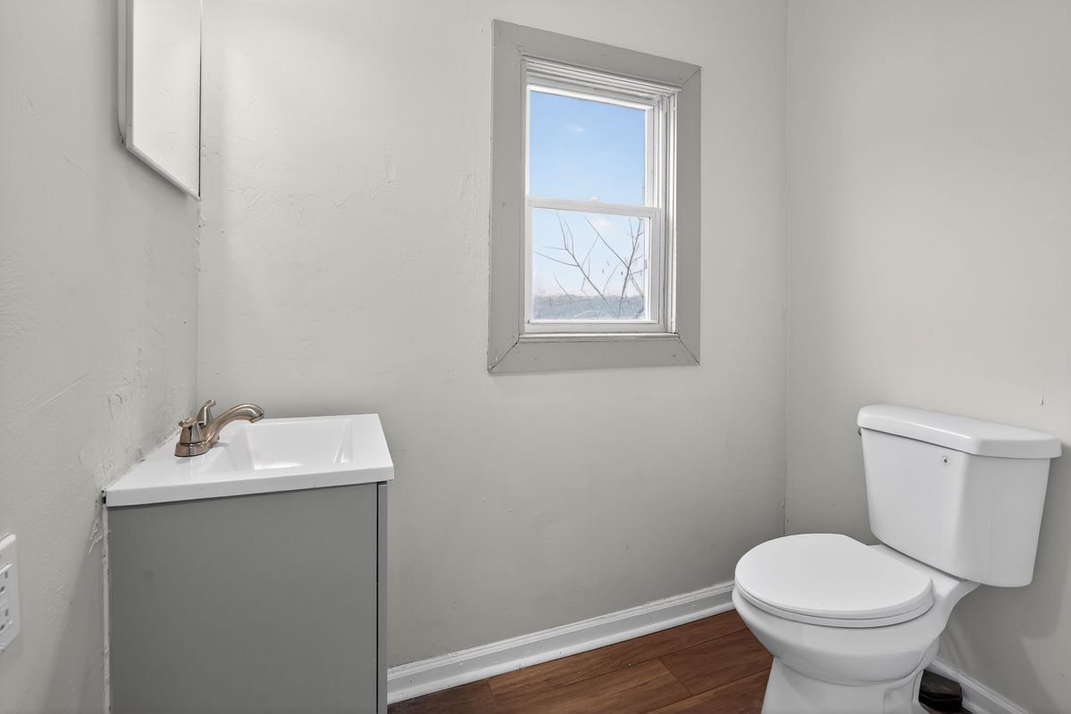 Building Photo - 553 Norman St