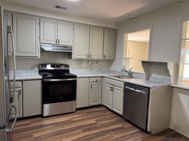 Building Photo - 317 Briarlea Dr