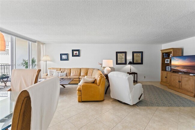 Building Photo - 4280 Galt Ocean Dr