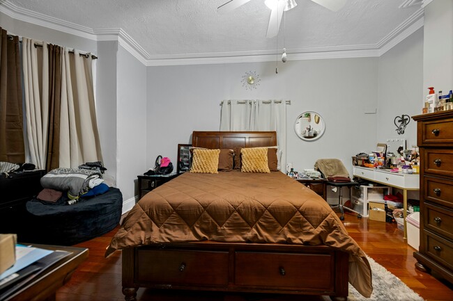 Building Photo - 460 Orchard St