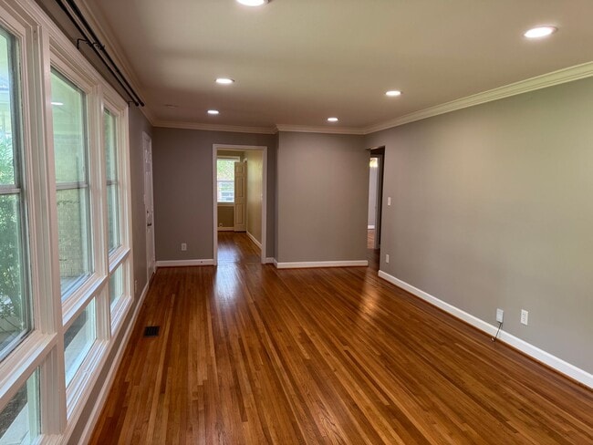 Building Photo - 5015 Manuel Dr
