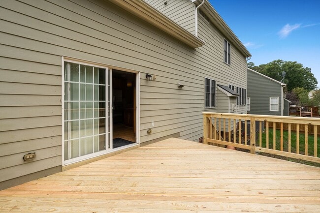 Building Photo - Gorgeous 4br/3ba Two Story House w/ Fully Fenced Backyard!