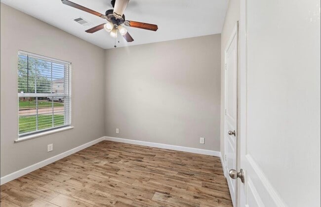 Building Photo - 10910 Woodwind Shadows Dr