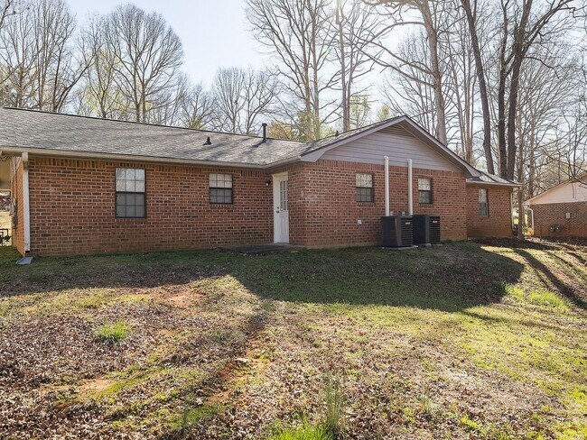 Building Photo - 151 Massey Ln