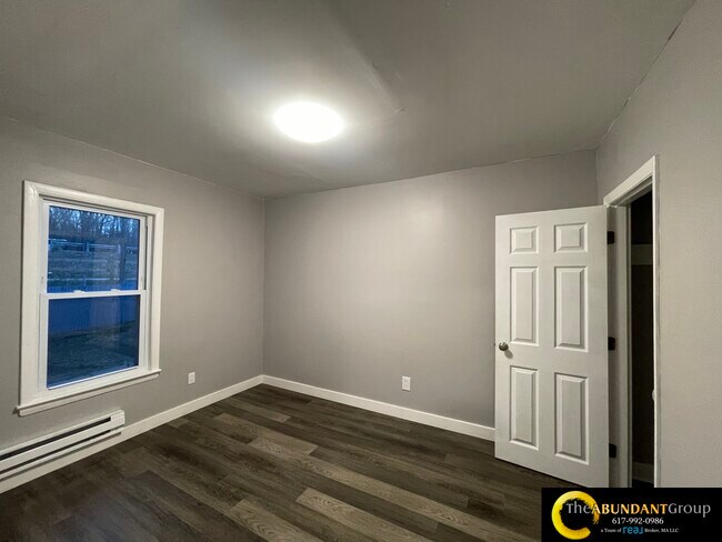 Building Photo - 29 Devlin St