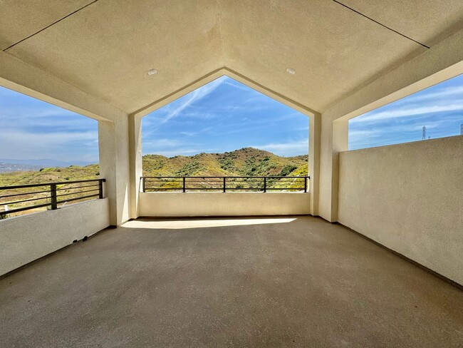Building Photo - 27128 Skyland Wy
