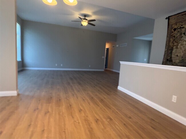 Building Photo - 627 Gandalf Ln