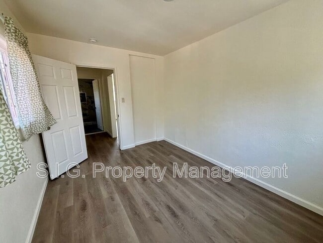 Building Photo - 3819 1/2 Verdugo Rd