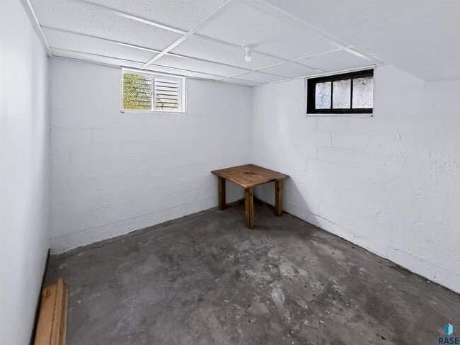 Building Photo - 519 N Wayland Ave