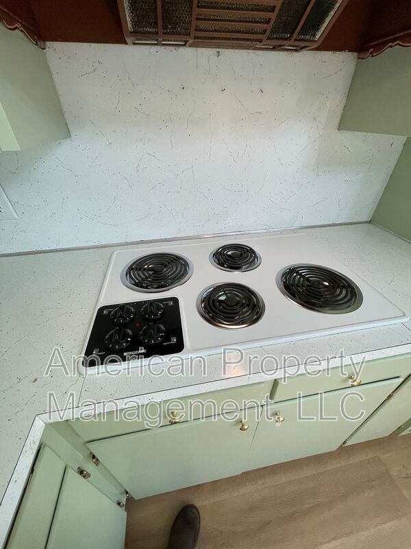 Building Photo - 5102 E 33rd St