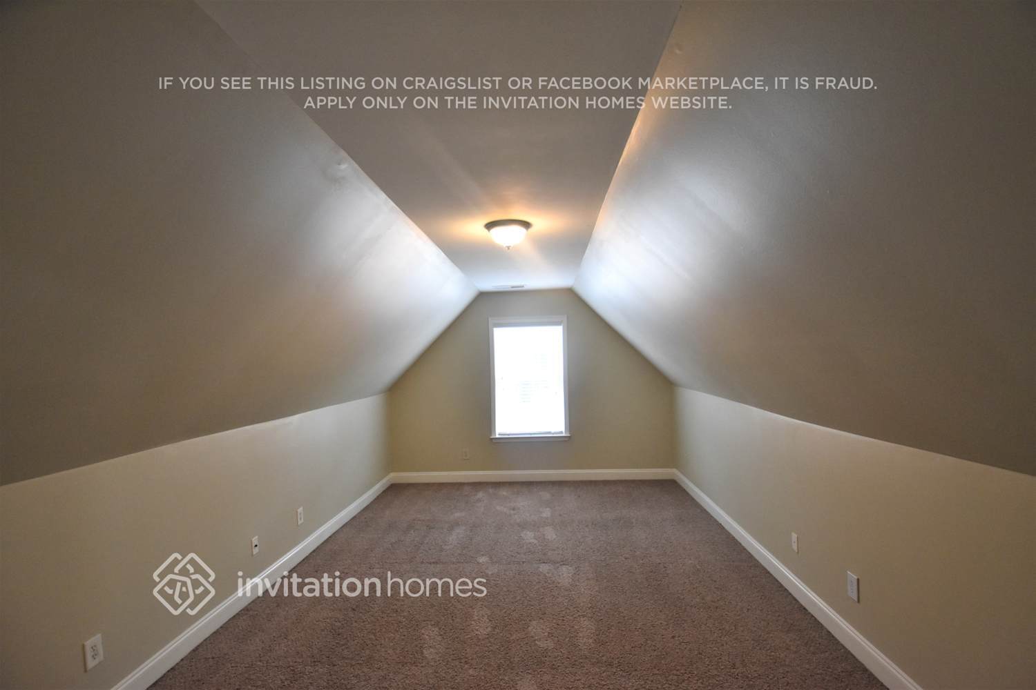 Building Photo - 490 Roland Manor Dr