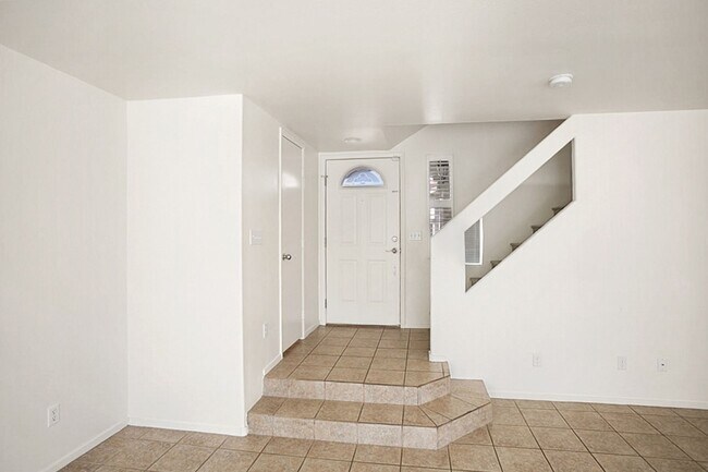 Building Photo - 3 Bed South Las Vegas Pool Home
