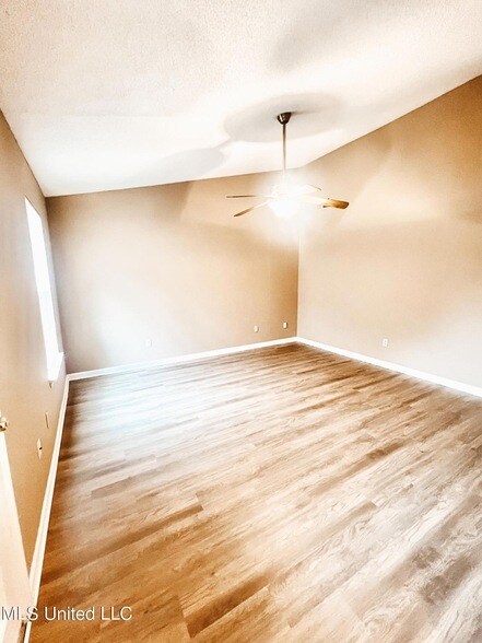 Building Photo - 9453 Wickfield Cove