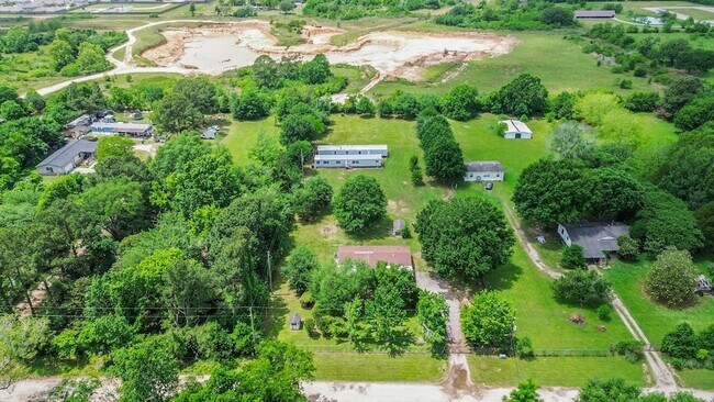 Building Photo - 18303 James Rd