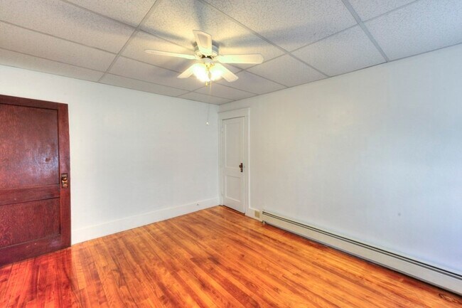 Building Photo - 377 Chandler St