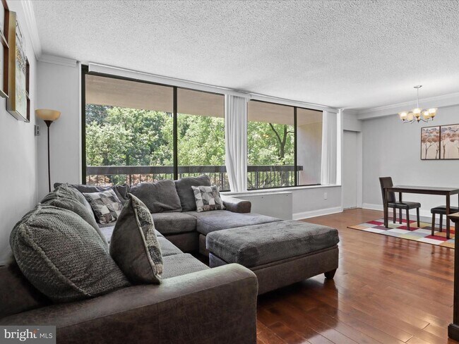 Building Photo - 3705 S George Mason Dr