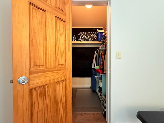 Building Photo - Beautiful One-Bedroom Condo near the Heart of Downtown SLC!