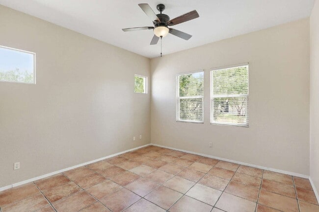 Building Photo - "Charming 3-Bed, 2-Bath Oasis in Tucson – Spacious 1717 Sq Ft Gem!"