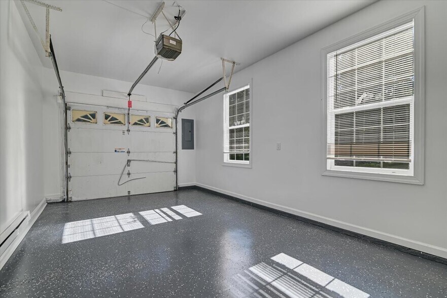 Building Photo - 198 White Pine Trl