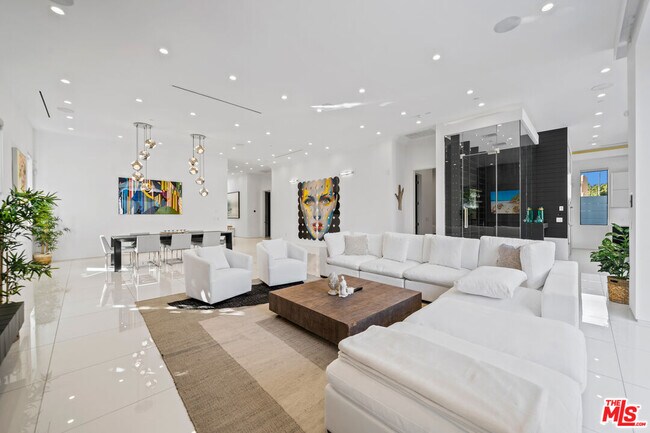 Building Photo - 4458 Mammoth Ave