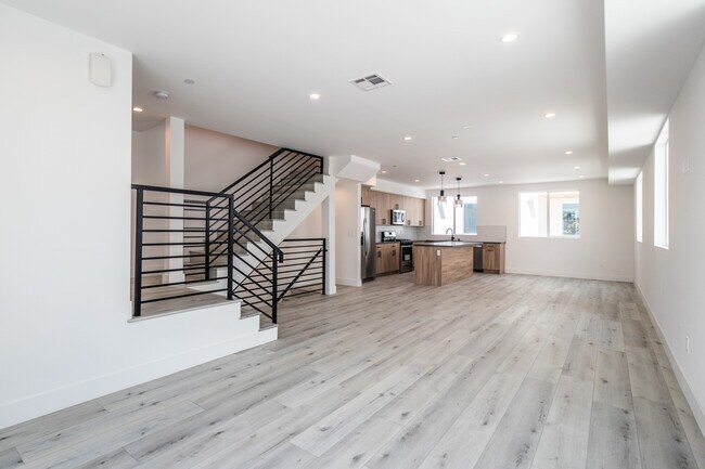 Building Photo - 4293 Tujunga Ave
