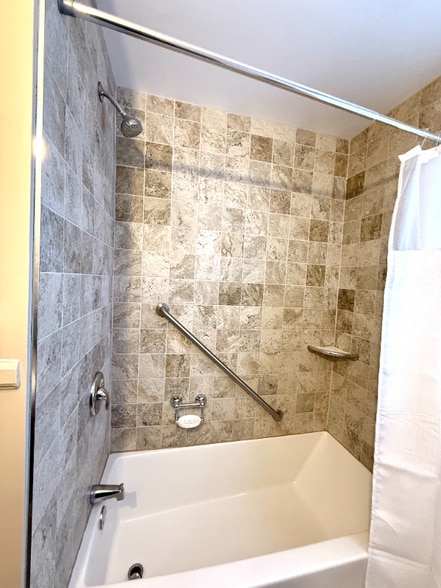 Building Photo - 18288 Deering St