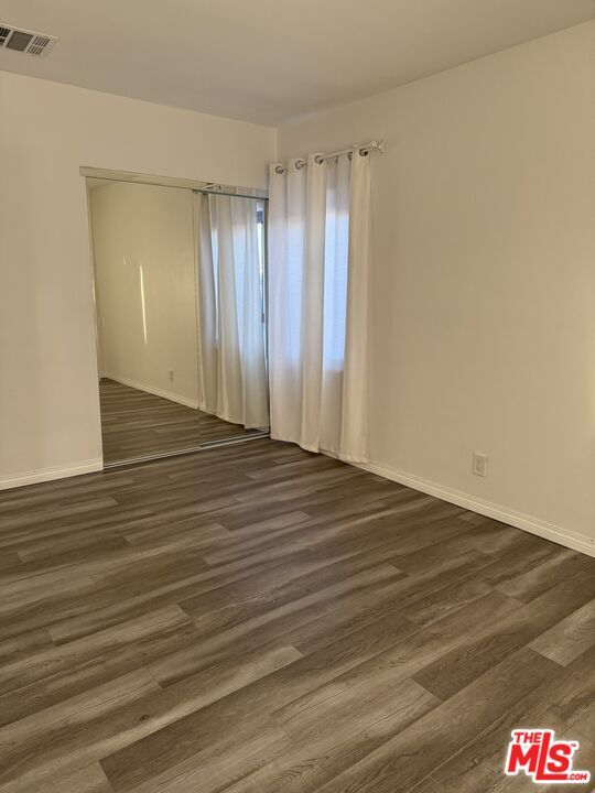 Building Photo - 10745 Saticoy St