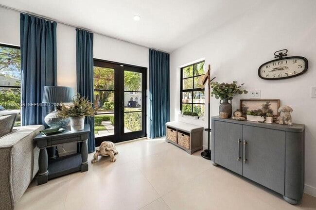 Building Photo - 151 NE 43rd St